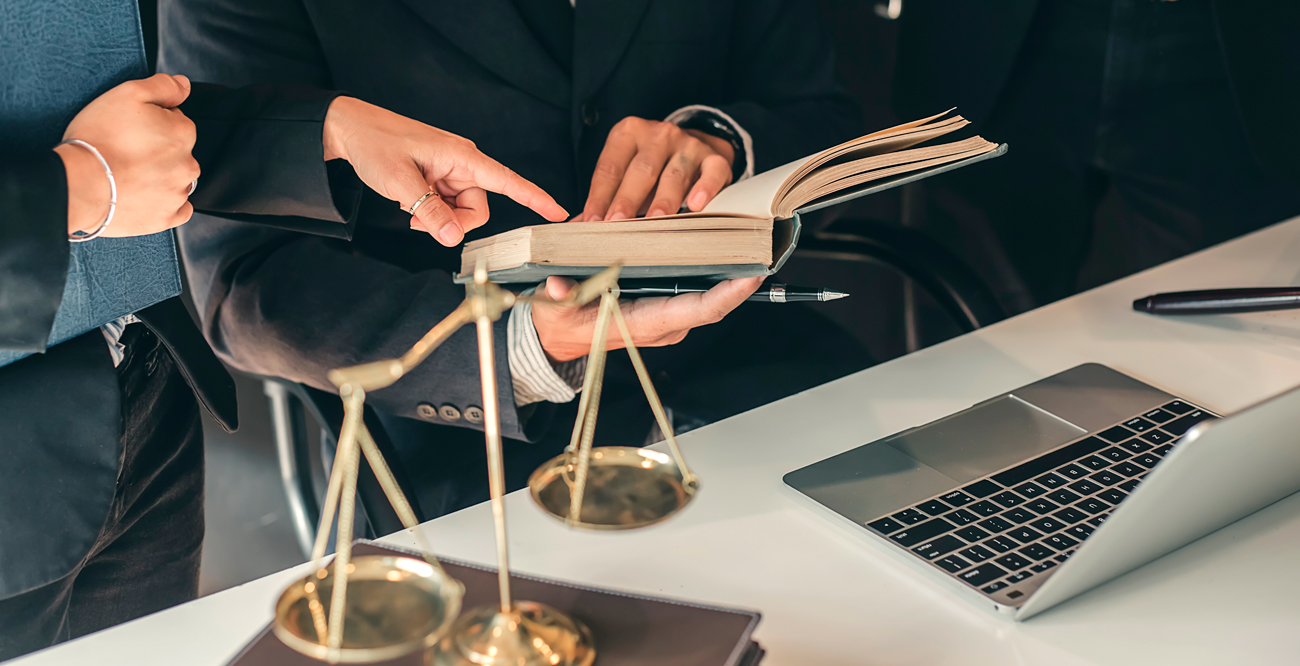 Usurpación de funciones: No se configura por actuar fuera de competencia, sino por ejercer funciones de un cargo distinto