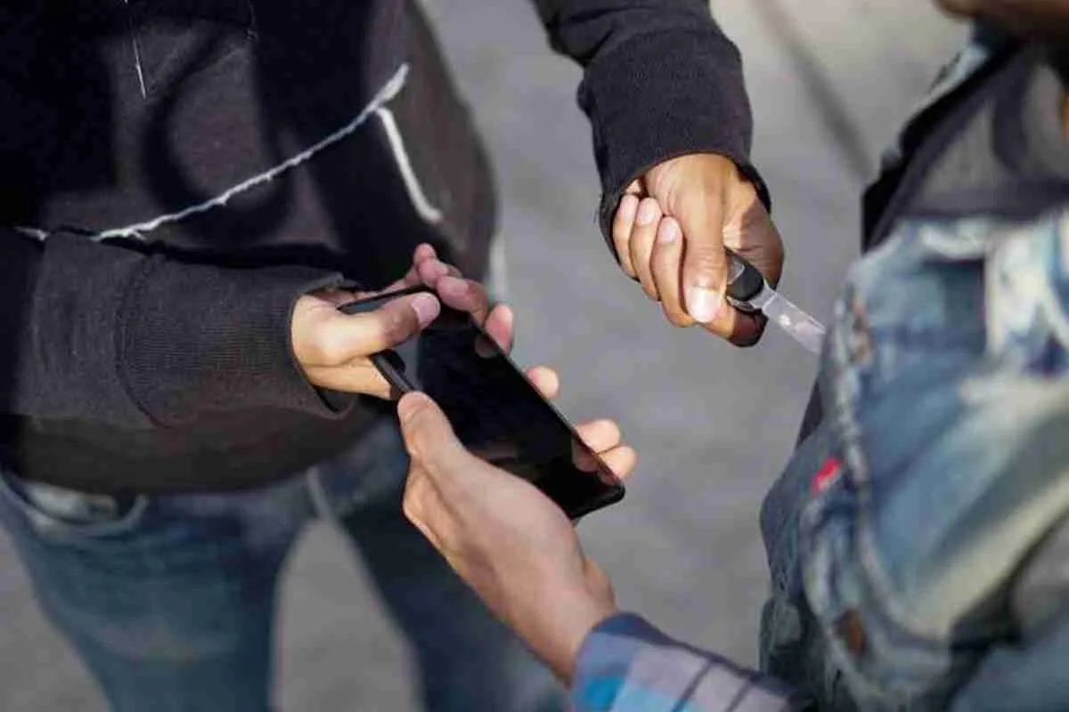 ¿Cómo se configura la violencia o amenaza en el delito de robo?