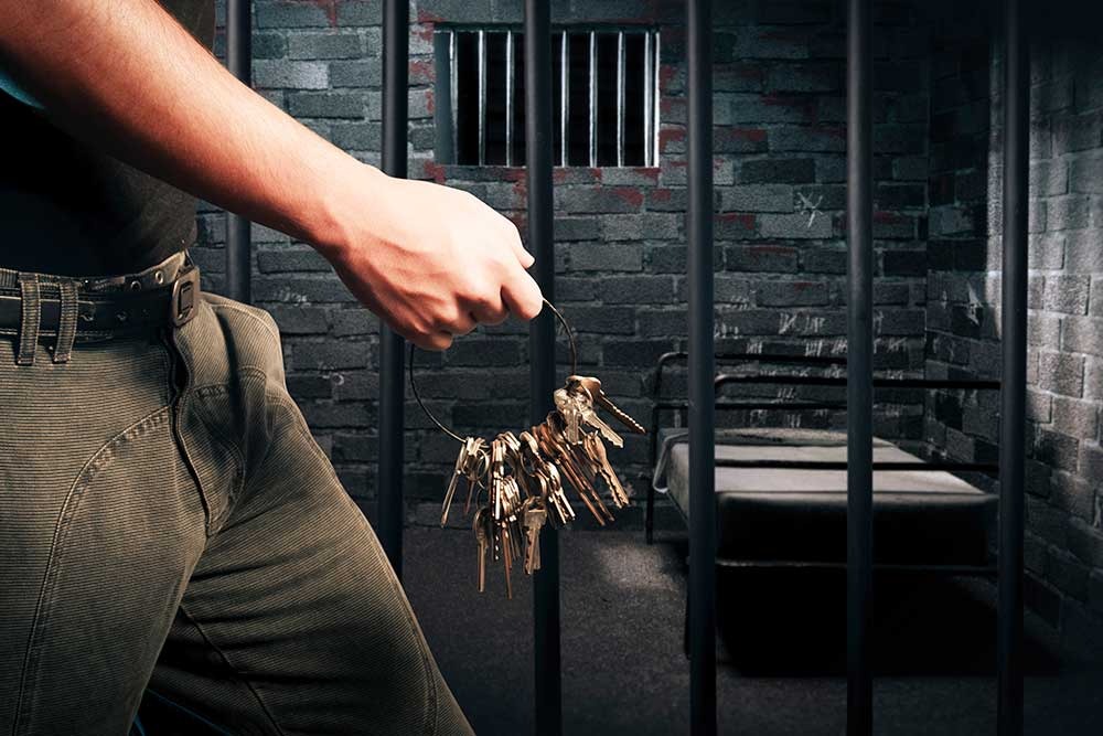 Los beneficios penitenciarios suponen un acortamiento del tiempo de permanencia del interno en el establecimiento penal