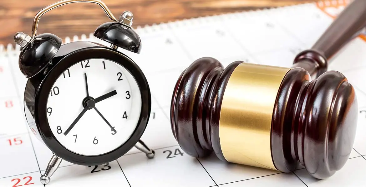 La duplicidad del plazo dde prescripción se aplica también al funcionario público que es cómplice