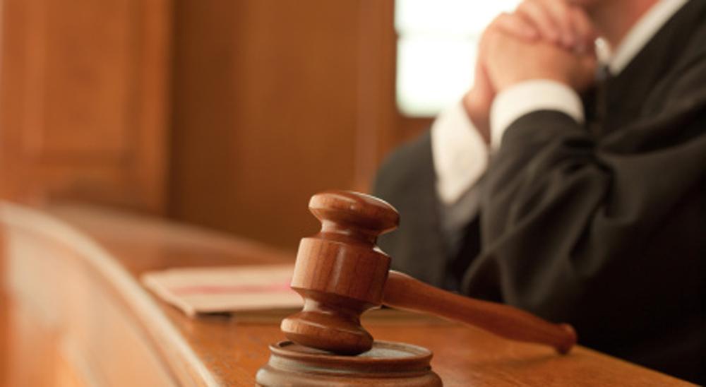 ¿Se puede restringir la actuación probatoria en juicio oral de un reo contumaz?
